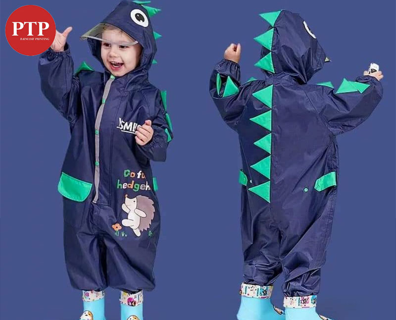 Chọn áo mưa theo nhu cầu di chuyển của bé.